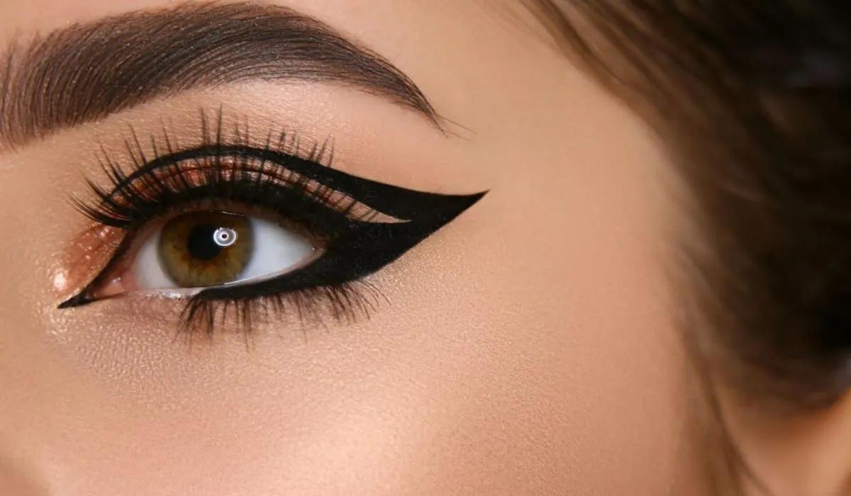 Perfecting the Art of Floating Eyeliner on Small Eyes